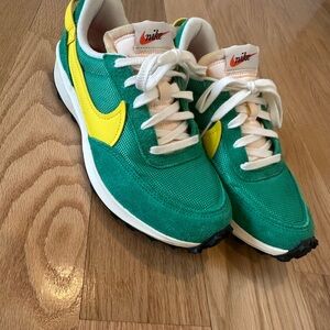 Nike Waffle Debut Vintage
Stadium Green Opti Yellow-women’s excellent condition